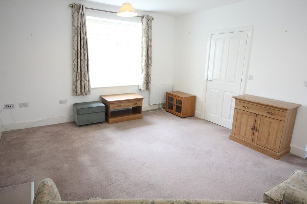 Property photo 2 of 6 Living Room