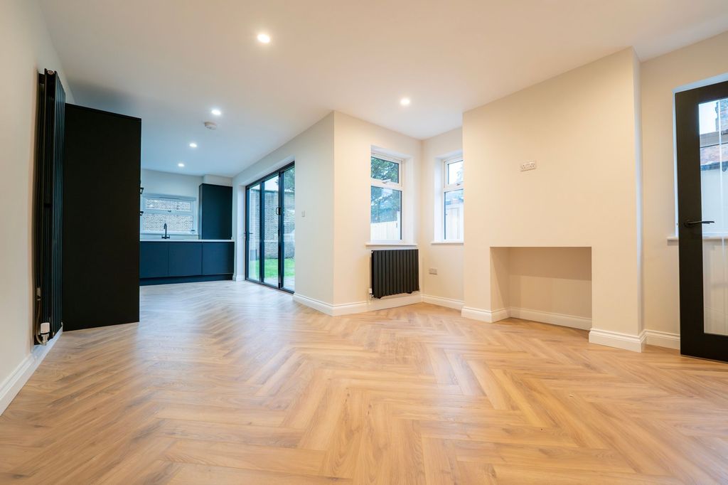 Property photo 3 of 22