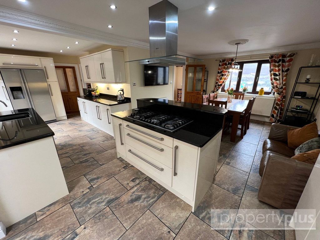 Property photo 1 of 33 Picture No. 21