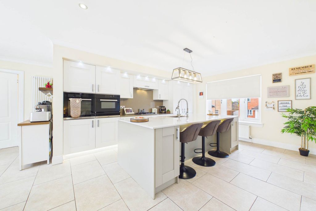 Property photo 2 of 43