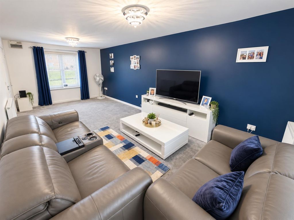 Property photo 2 of 40 1163A3Ef-1Ace-4Dd0-91c5-25E7E4057309.Png