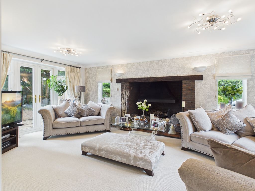 Property photo 2 of 17 Sitting Room