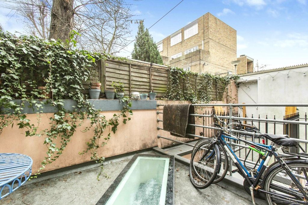 Property photo 3 of 18 Balcony