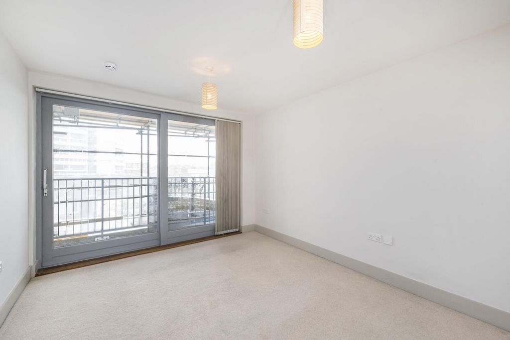 Property photo 3 of 9 Bedroom