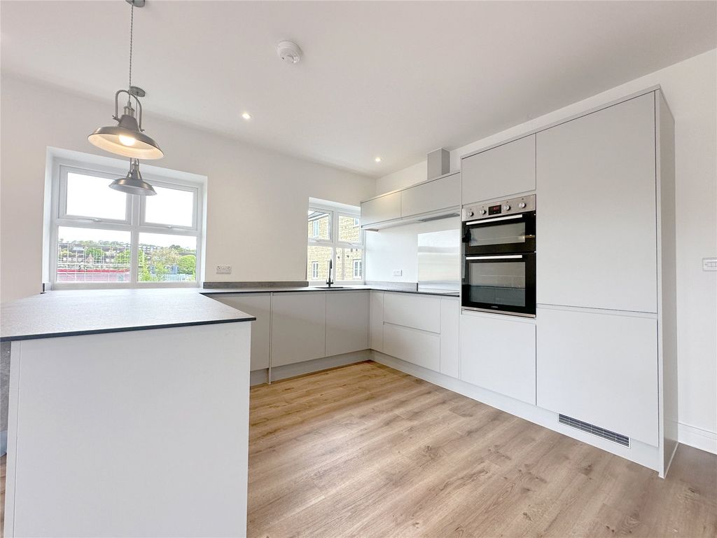 Property photo 3 of 13 Kitchen