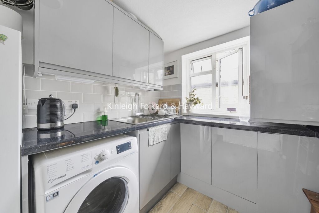 Property photo 2 of 8 3De4c38A-Efad-435d-8