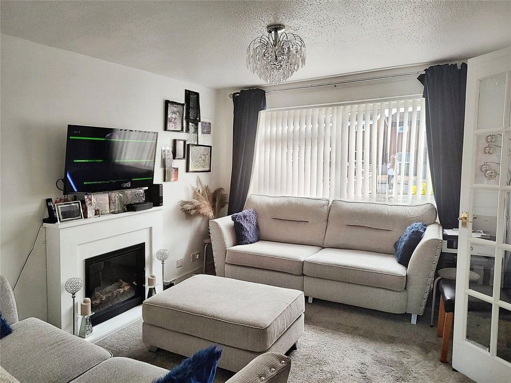 Property photo 2 of 11 Lounge