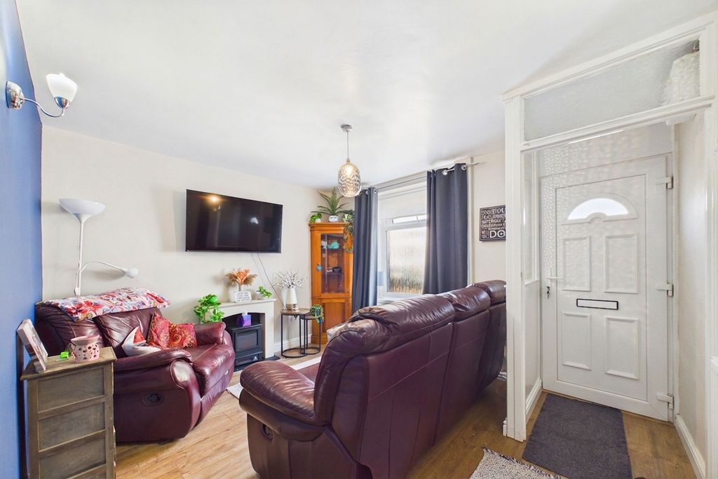 Property photo 2 of 11