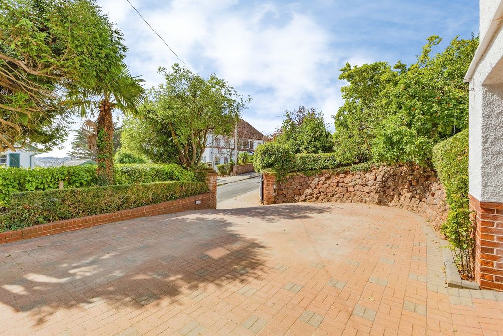 Property photo 2 of 47