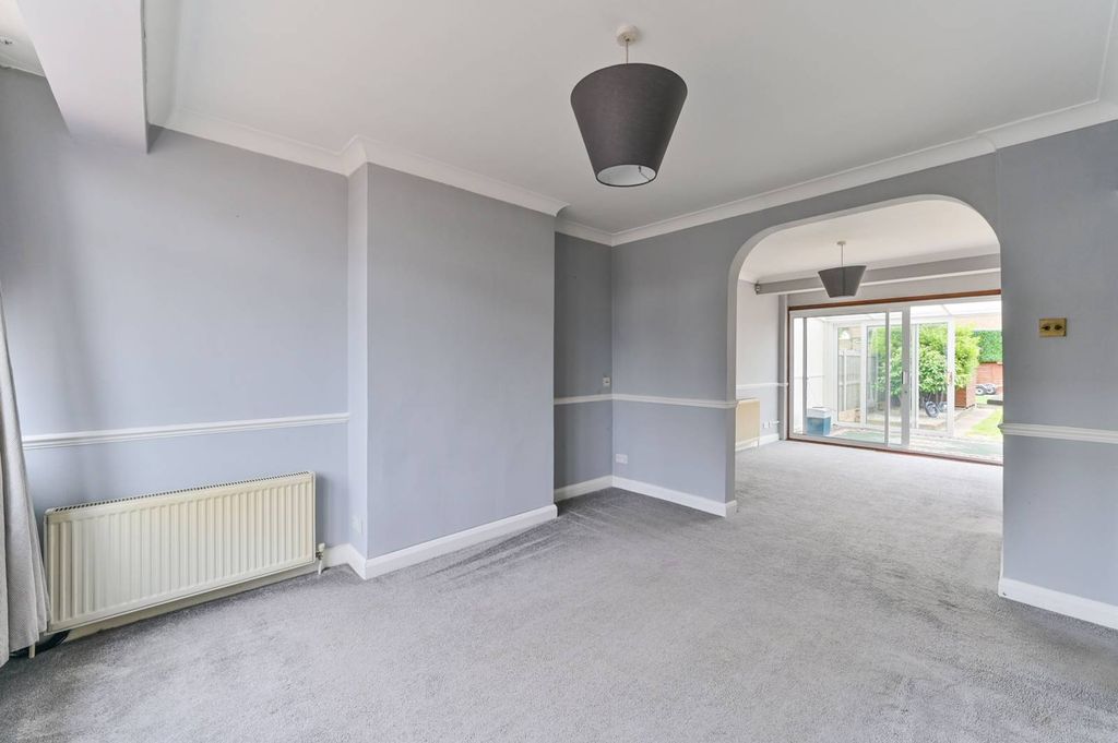 Property photo 2 of 25