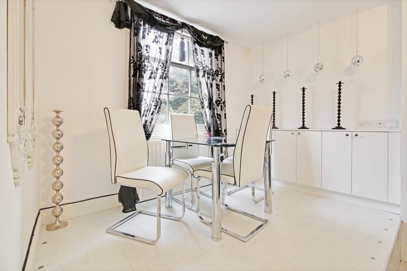 Property photo 3 of 8 Photo 10