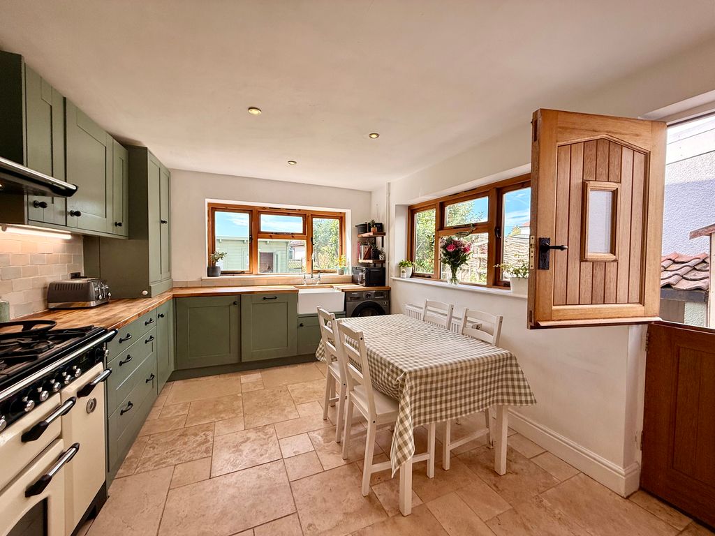 Property photo 2 of 20 Kitchen