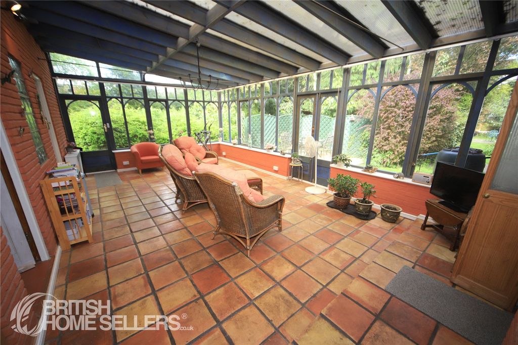 Property photo 2 of 37 Picture No. 14