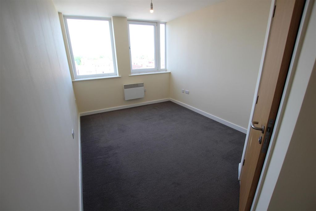 Property photo 3 of 5 Bedroom