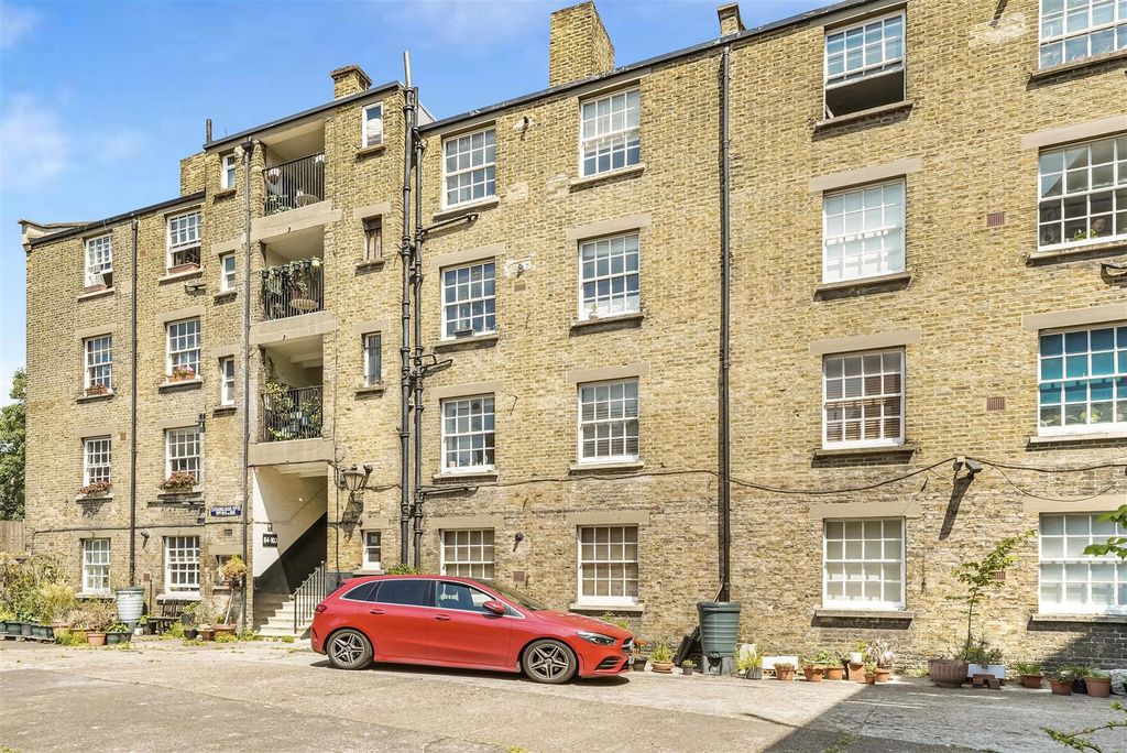Property photo 1 of 17 Cressy House
