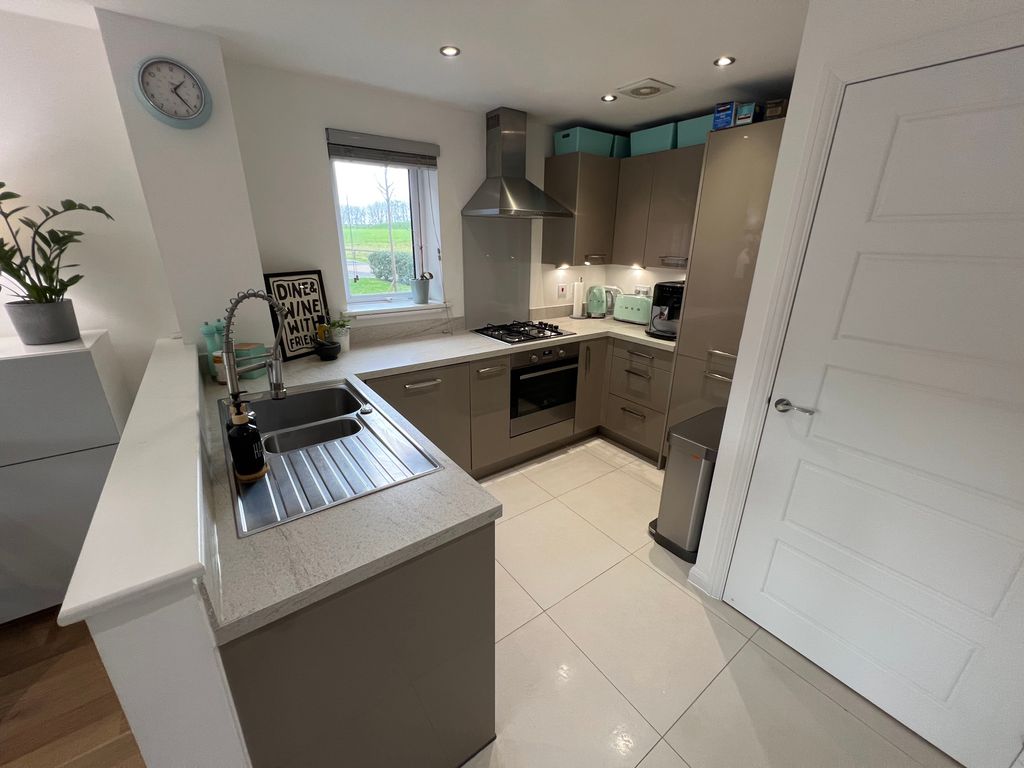 Property photo 3 of 28