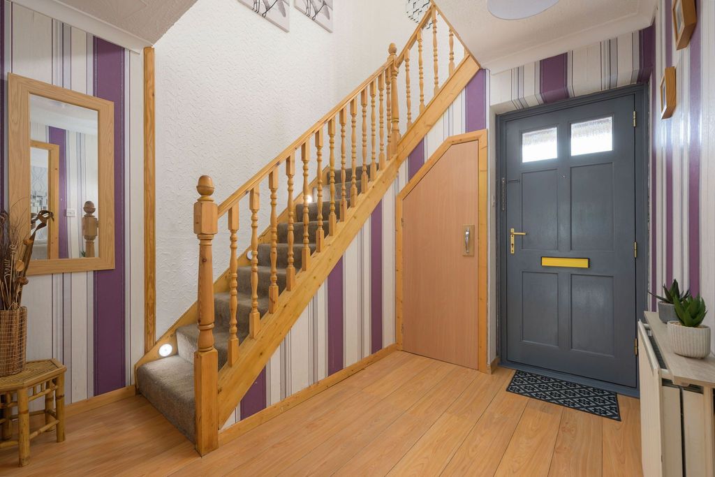Property photo 2 of 26