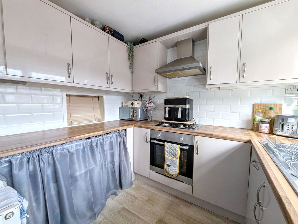 Property photo 3 of 16