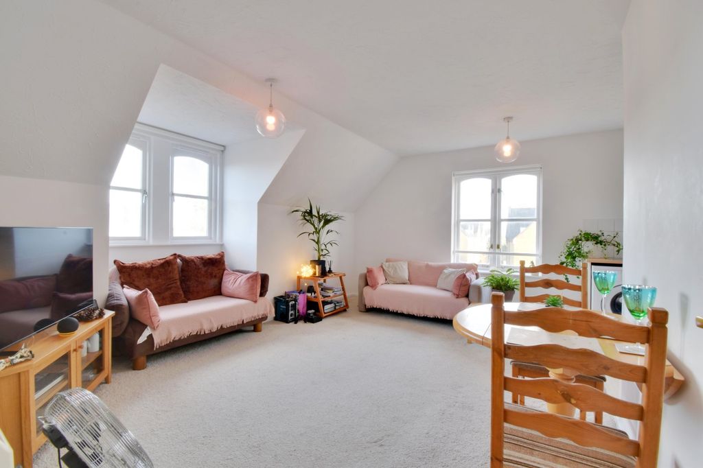 Property photo 3 of 7 Picture No. 10