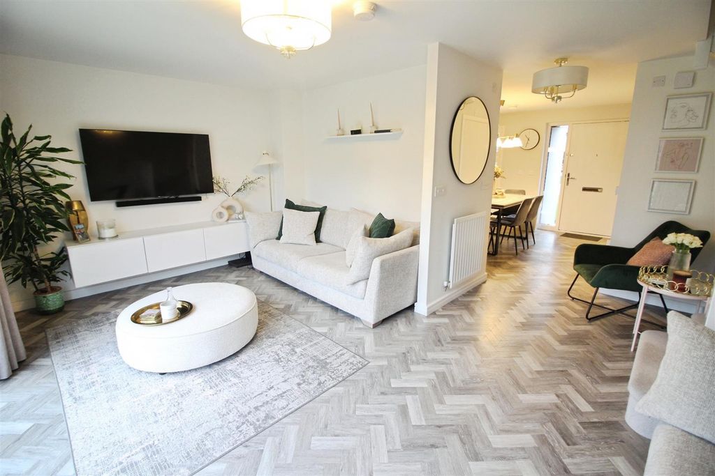 Property photo 2 of 22 Lounge