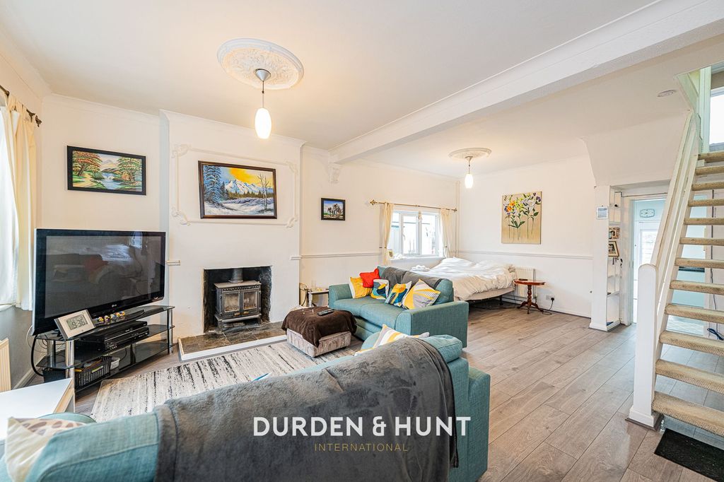 Property photo 2 of 33