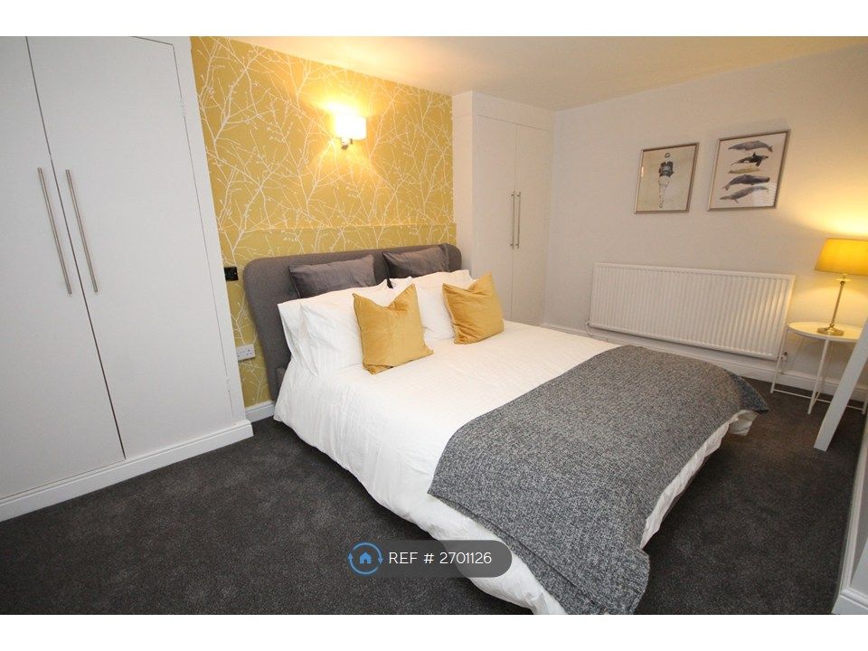 Property photo 2 of 6 Bedroom