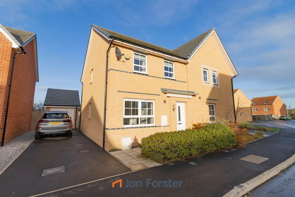 Property photo 1 of 10 Front External