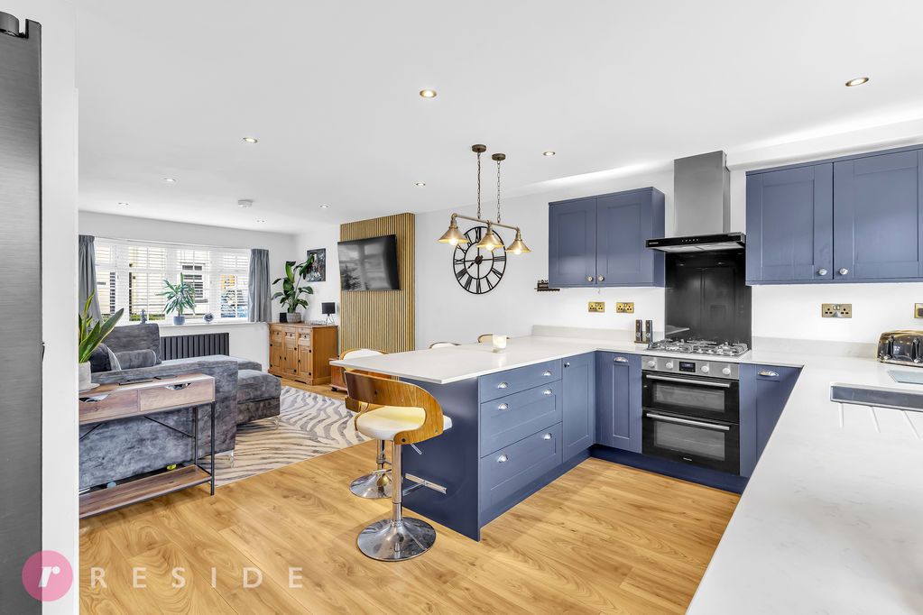 Property photo 3 of 17 Dining Kitchen