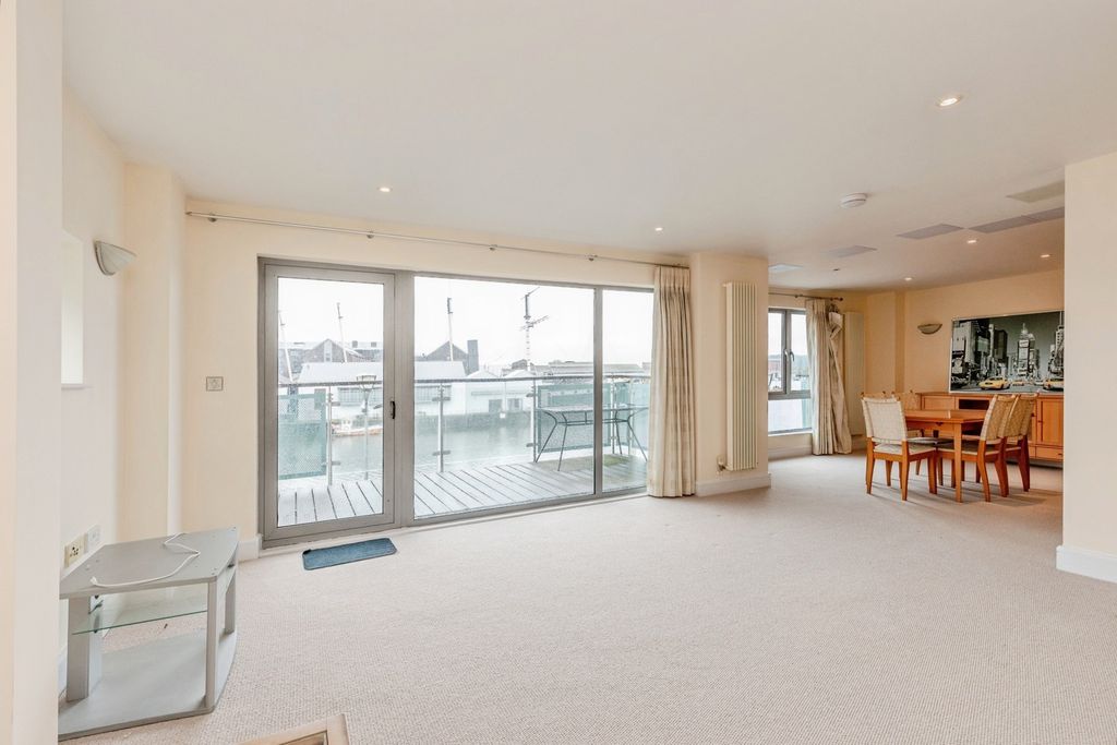 Property photo 2 of 19 Photo