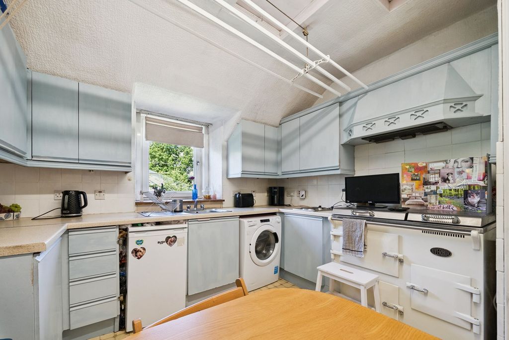 Property photo 3 of 16 Kitchen