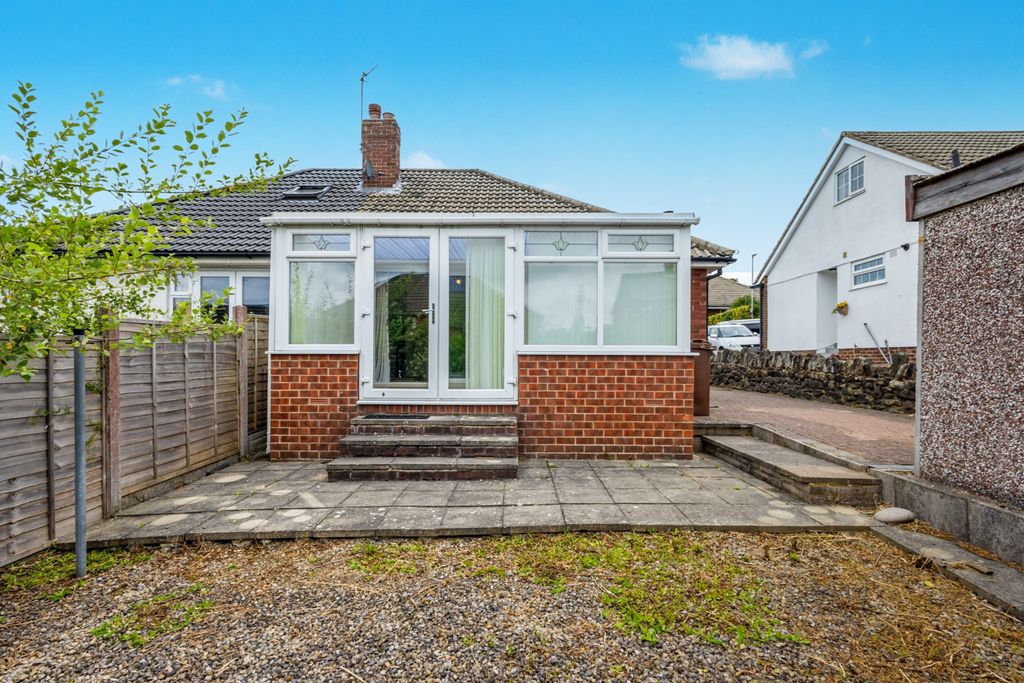 Property photo 3 of 9 9 Grove Farm Croft, Leeds, West Yorkshire, Ls16 6De