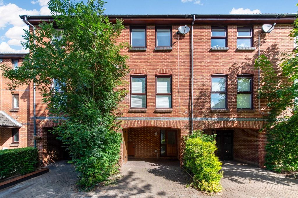 Property photo 1 of 14 Farriers Close,15-2.Jpg