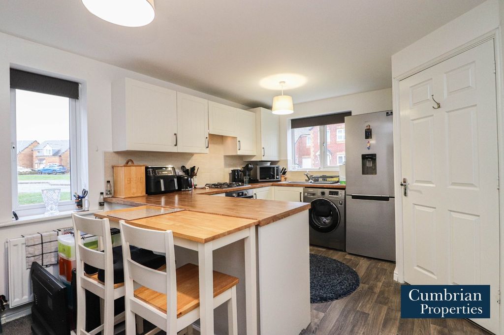 Property photo 2 of 14 Dining Kitchen