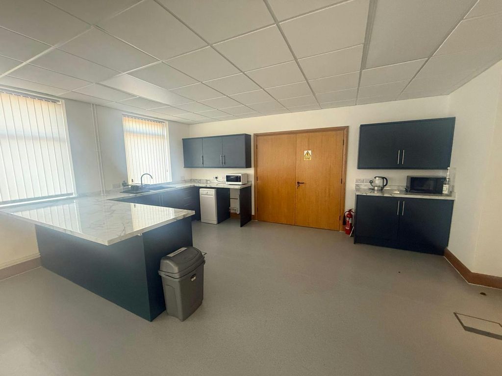 Property photo 3 of 9 9d7475Fe33B24405Afd185579F1Fbf34.Jpg