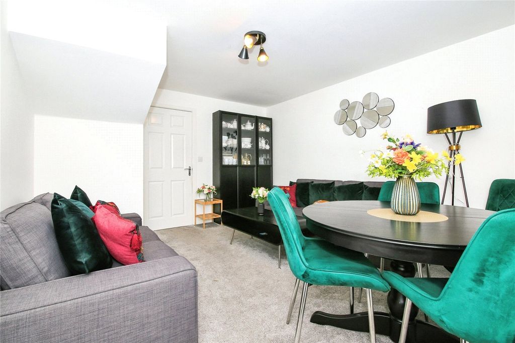 Property photo 3 of 15 Lounge