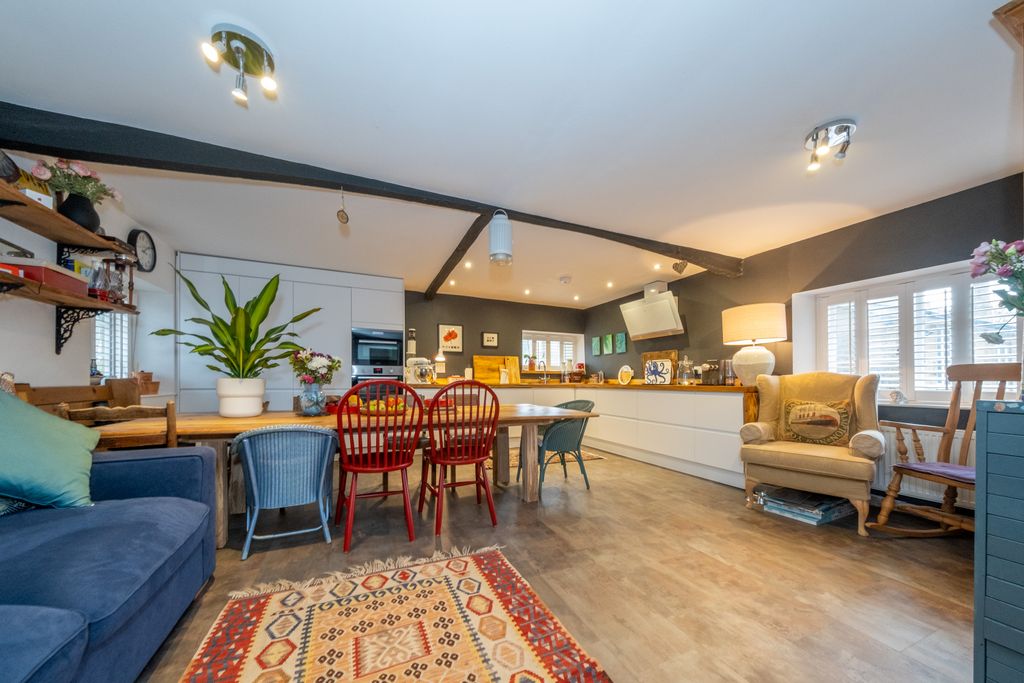 Property photo 2 of 22 Aldon7-18