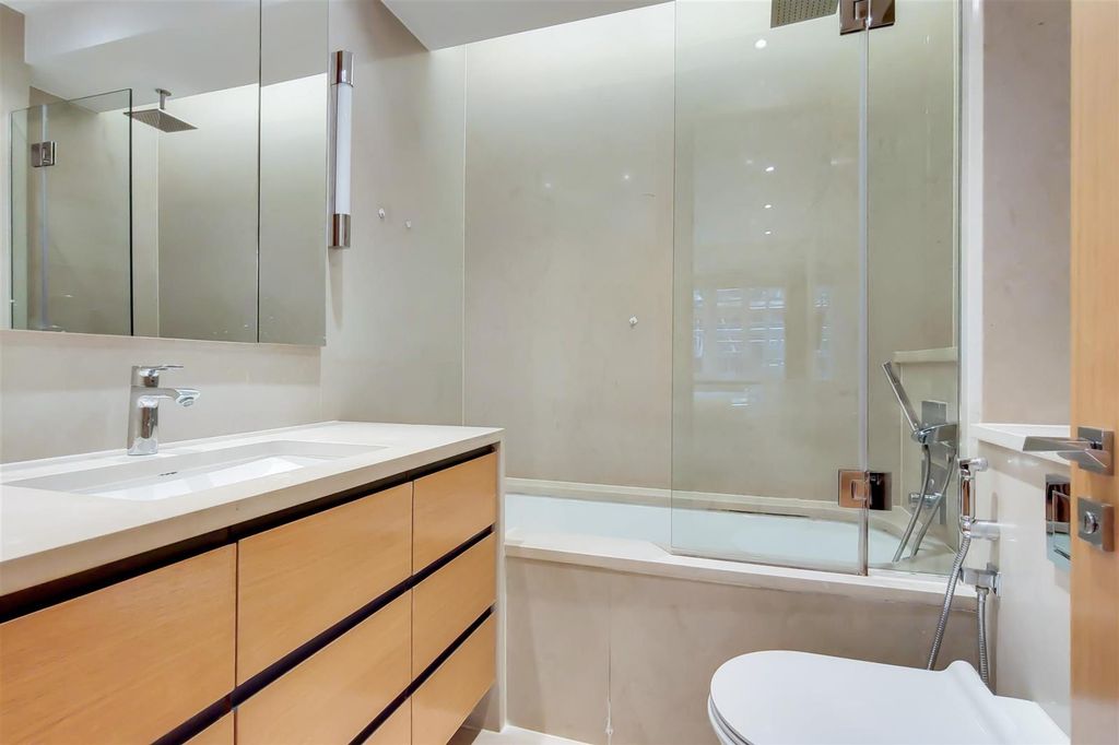 Property photo 3 of 15 En-Suite Bathroom