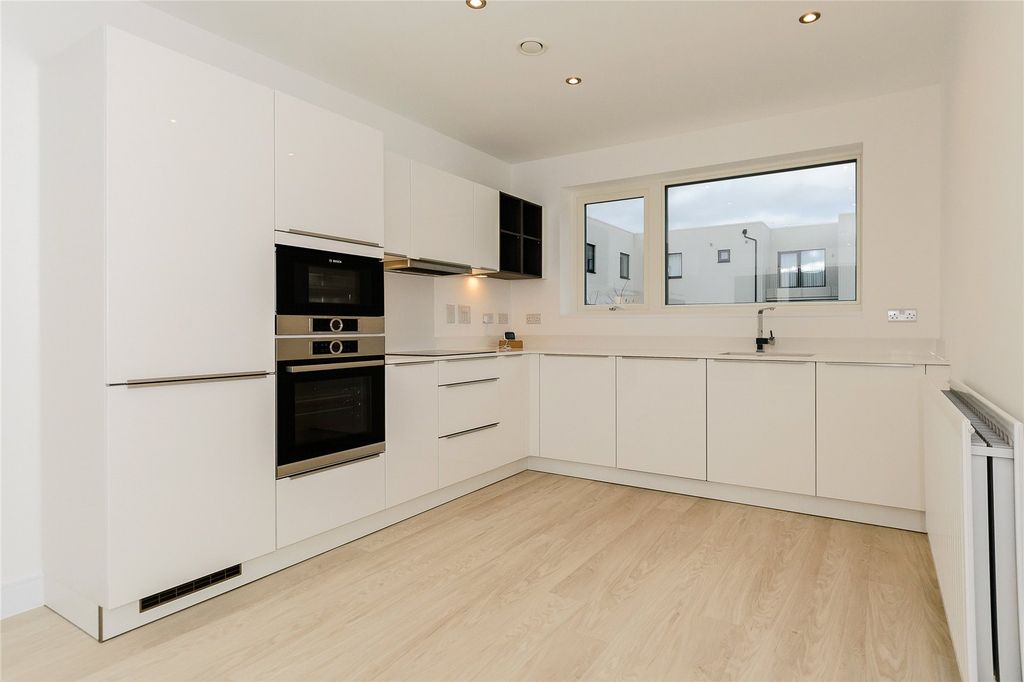 Property photo 2 of 9 Kitchen