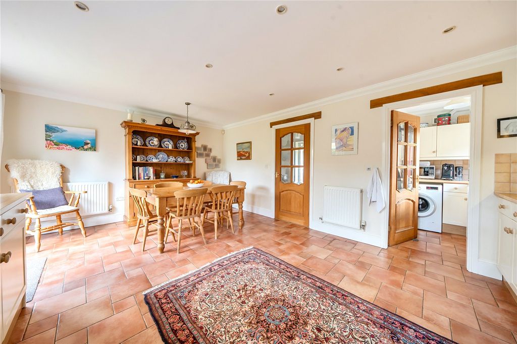 Property photo 2 of 19 Kitchen