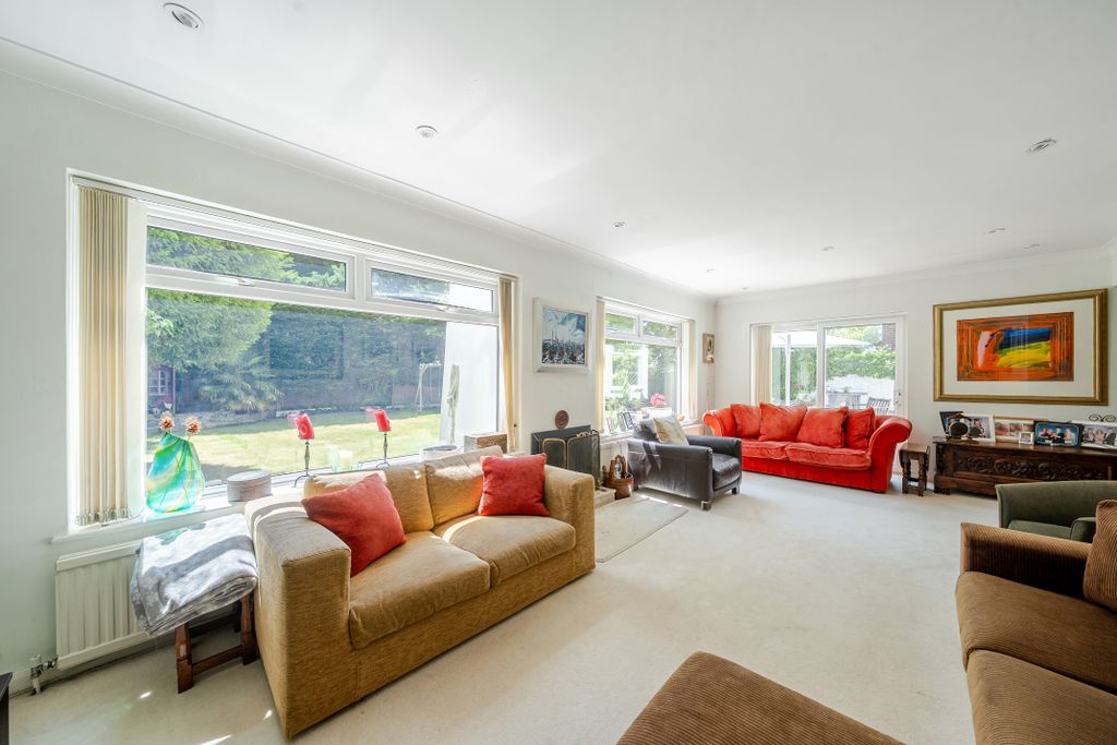 Property photo 3 of 11