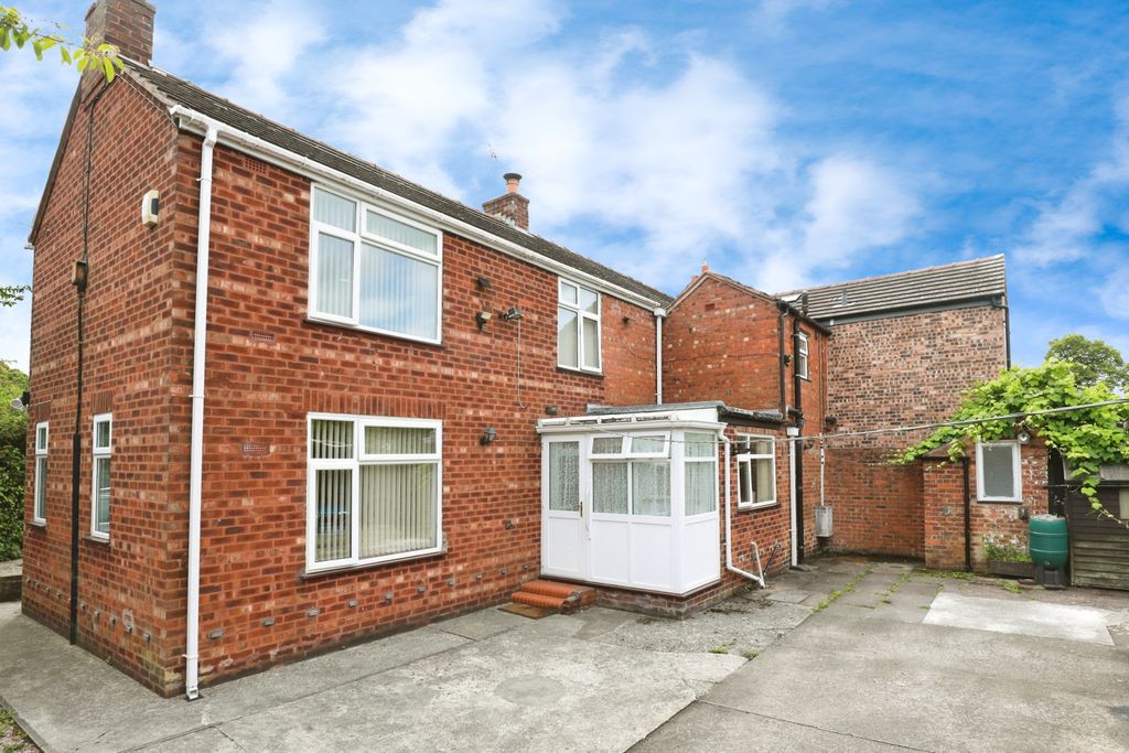 Property photo 1 of 20 Outside