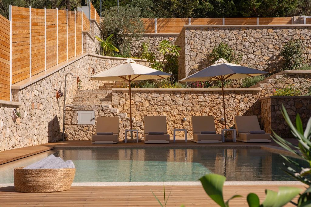 Property photo 3 of 20 Image