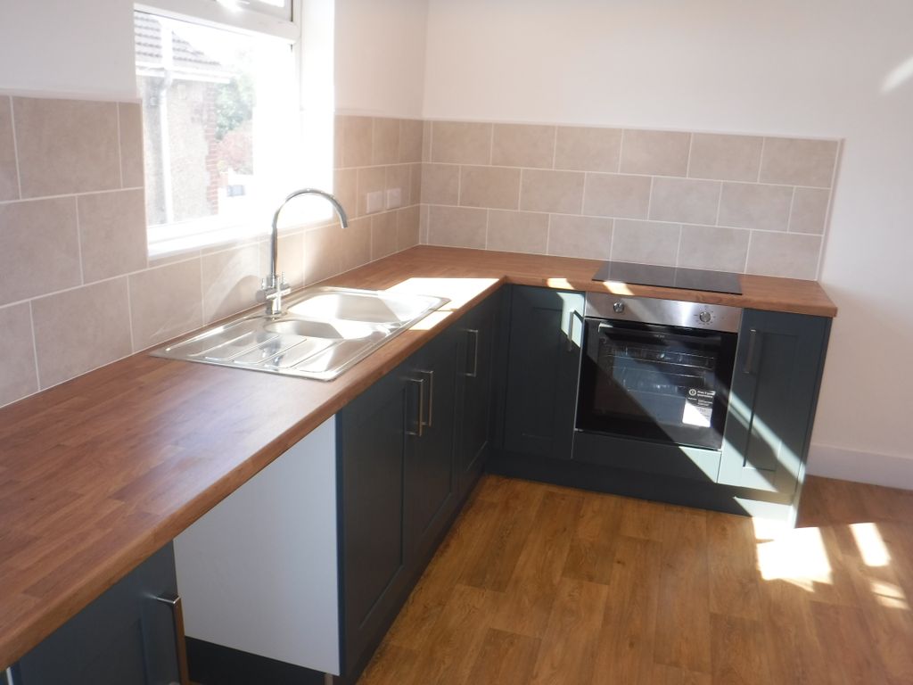 Property photo 3 of 12 Kitchen