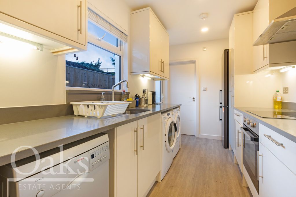 Property photo 3 of 9 Kitchen