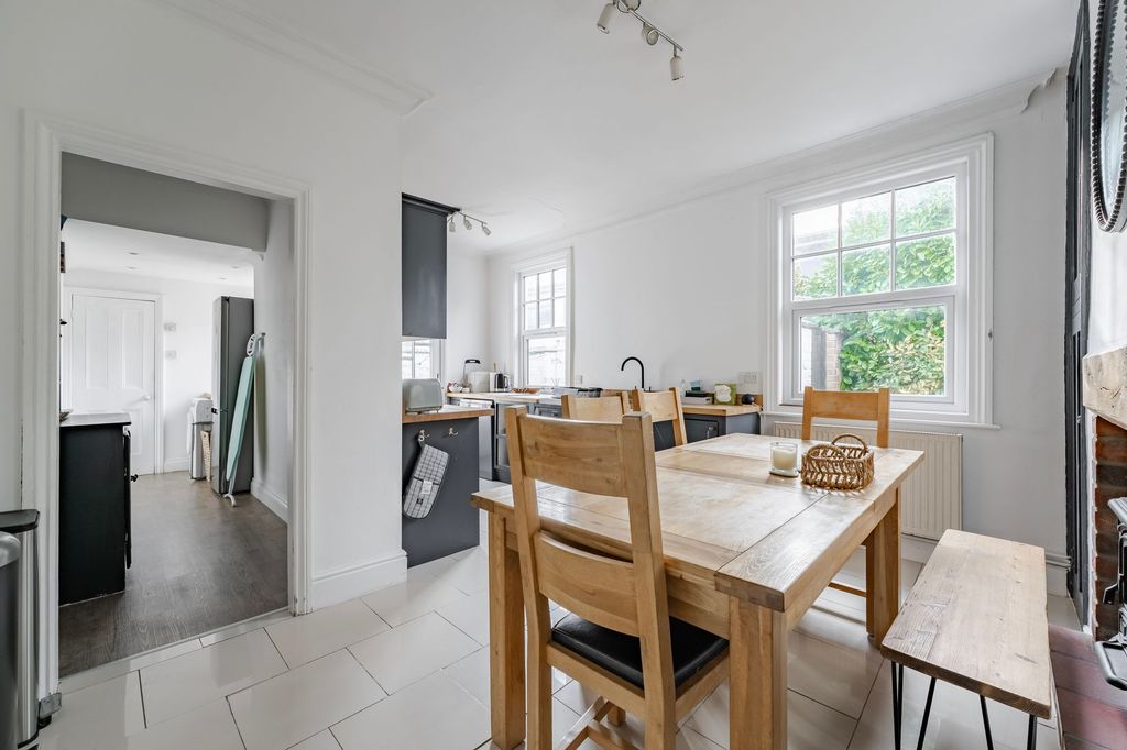 Property photo 3 of 23