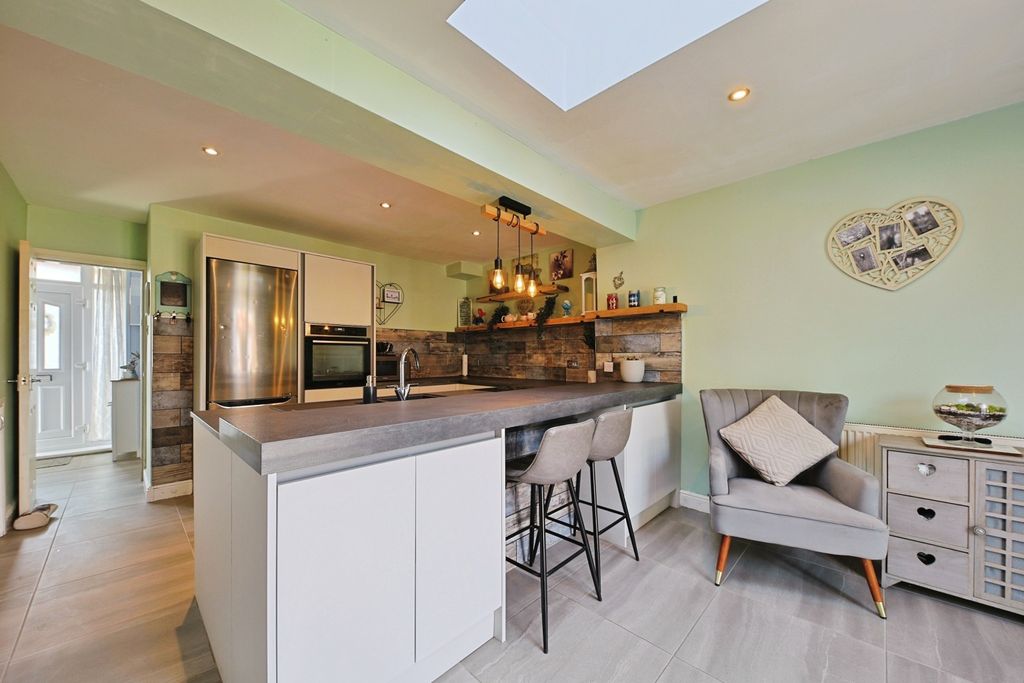 Property photo 2 of 13 4228655