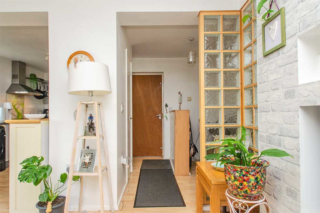 Property photo 3 of 18 Photo 7
