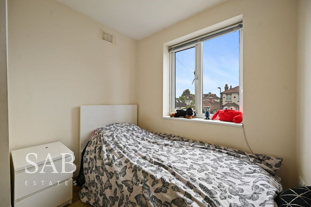 Additional image 9 of 3 bed flat for saleEastmead Avenue, Greenford UB6