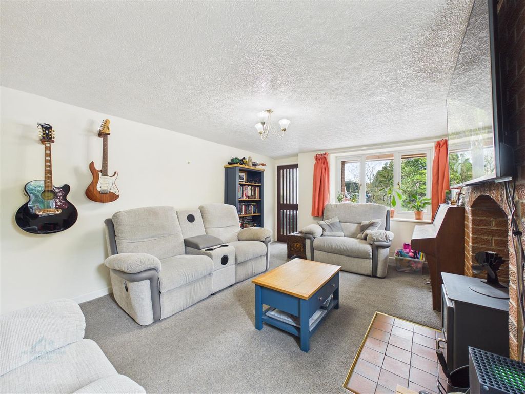 Property photo 3 of 30 Living Room