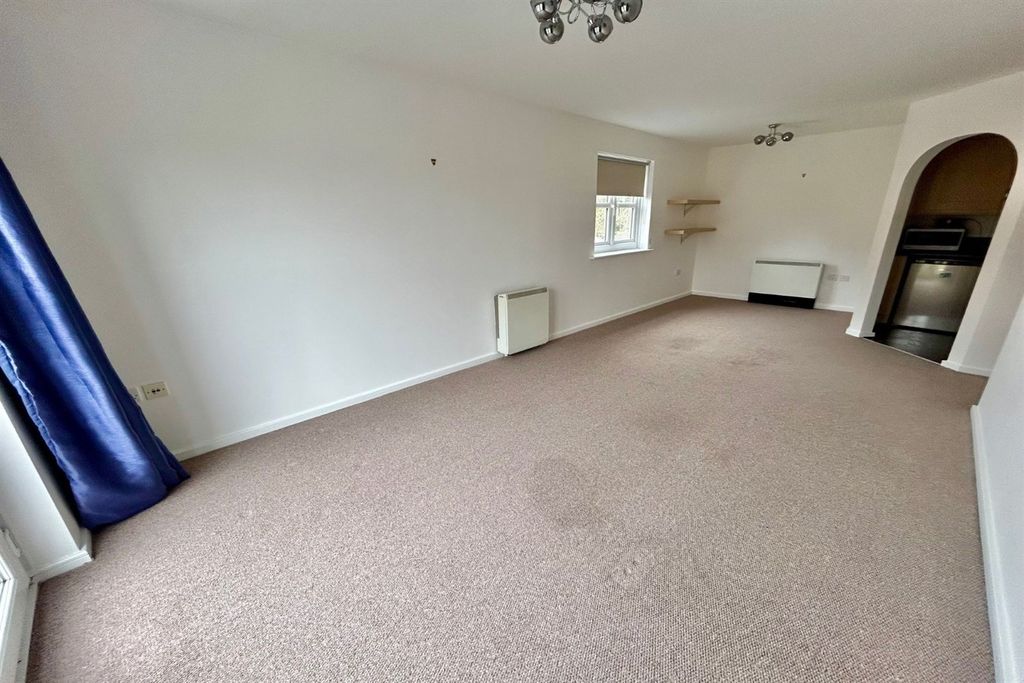 Property photo 2 of 13 Living/Dining Room